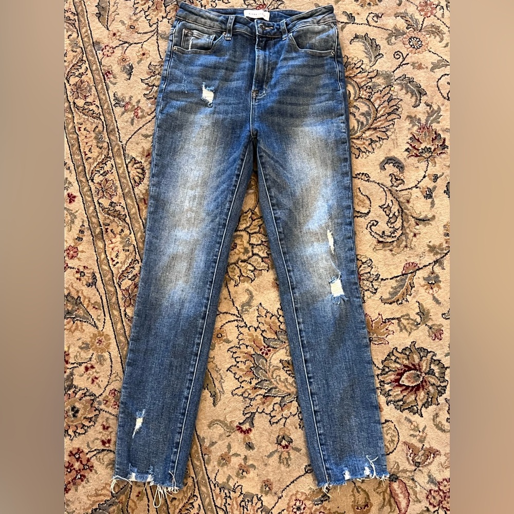 Ladies Size 5- RISEN high rise skinny jeans- minimal distressing - like new